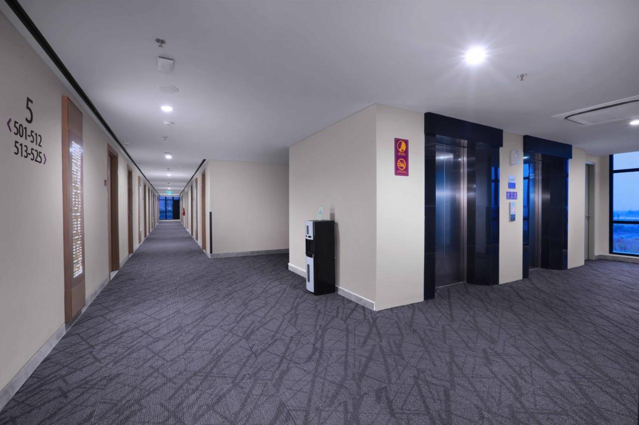 Hotel Quest Prime Cikarang By Aston Bekasi Exterior foto