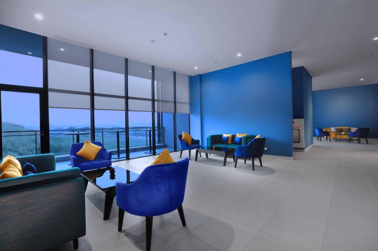 Hotel Quest Prime Cikarang By Aston Bekasi Exterior foto